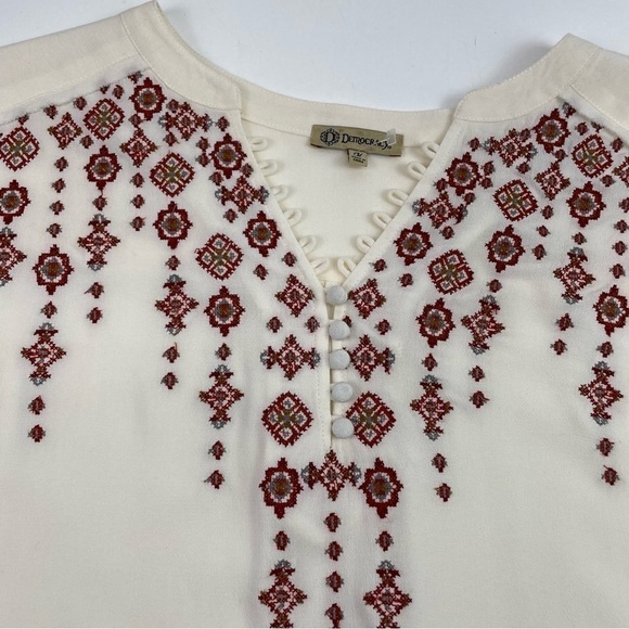 Democracy Blouse Women Size Medium White Embroidered Boho Peasant Round Hemline - Picture 4 of 14